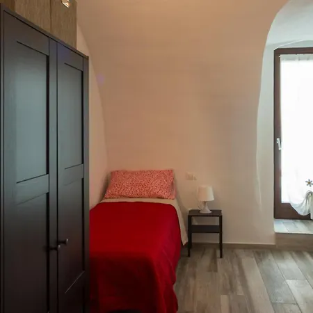 Casa Margherita Pt, Ospitar