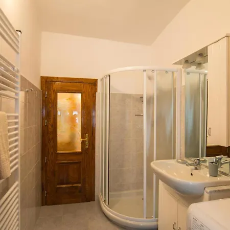 Casa Margherita Pt, Ospitar